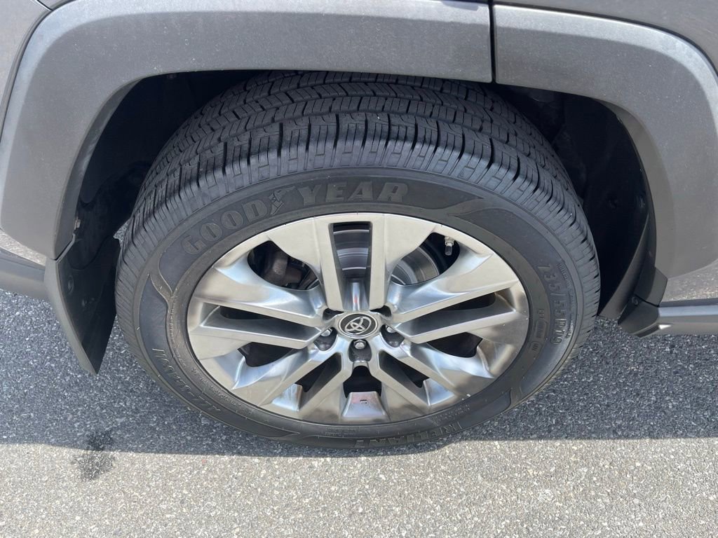 Used 2019 Toyota RAV4 XLE Premium w/ Cold Weather Package AWD/4WD image 12