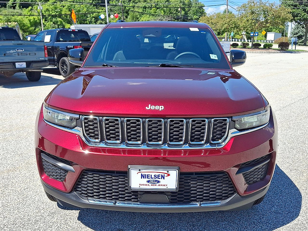 Used 2025 Jeep Grand Cherokee Laredo X w/ Luxury Tech Group I AWD/4WD image 29