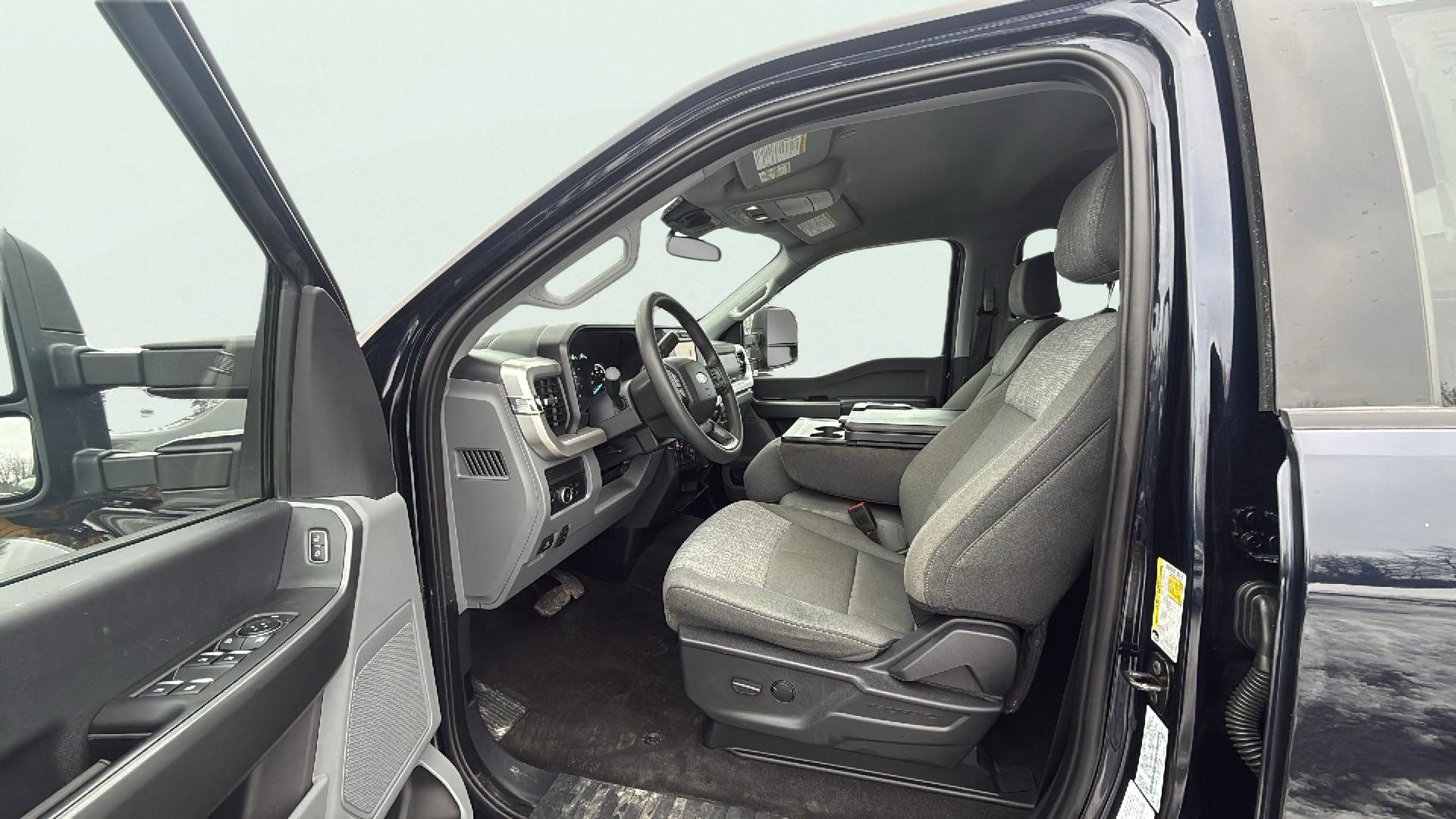 Certified 2025 Ford F450 XLT w/ FX4 Off-Road Package image 23