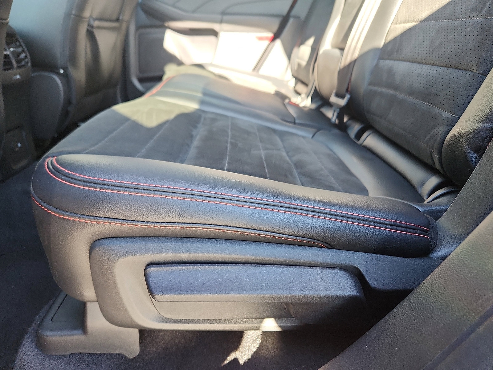 Certified 2022 Ford Escape SEL w/ SEL Stealth AWD Package image 27