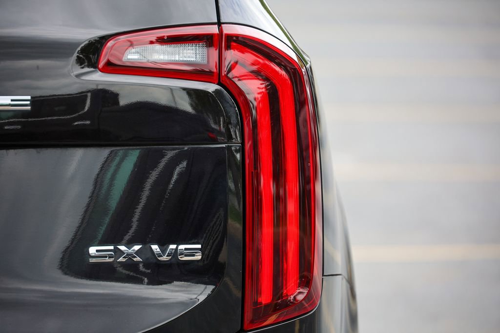 Used 2021 Kia Telluride SX w/ Towing Package FWD image 16