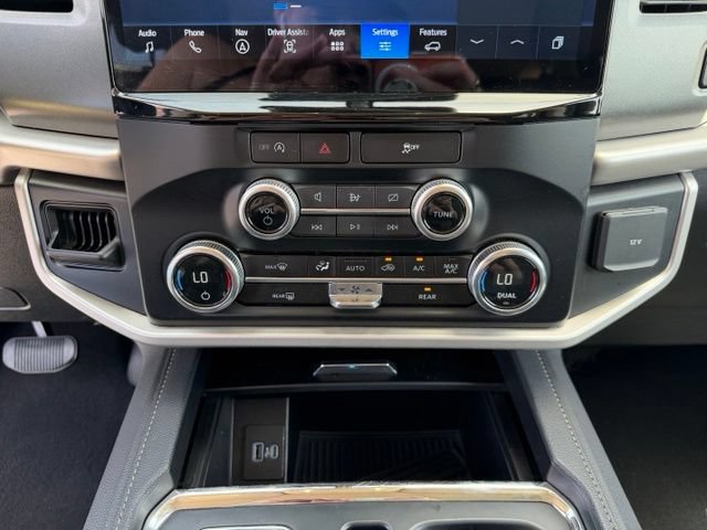 Certified 2024 Ford Expedition XLT RWD image 19