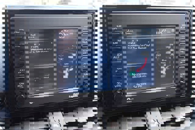 Used 2022 Toyota RAV4 XLE image 27