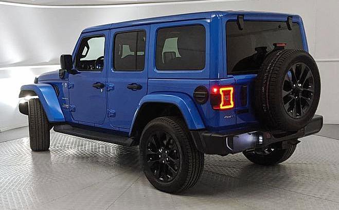Used 2021 Jeep Wrangler Unlimited Sahara w/ Cold Weather Group image 4