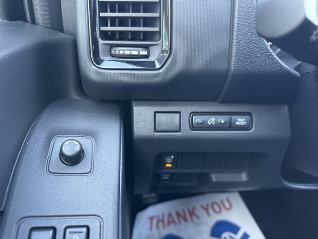 Used 2023 Nissan Frontier SV w/ Midnight Edition Package image 18