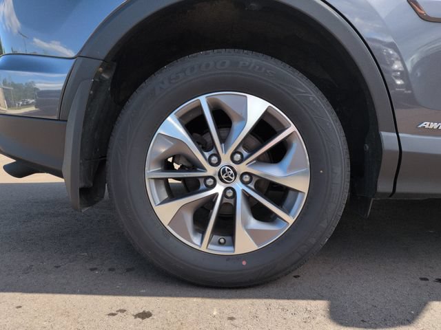 Used 2018 Toyota RAV4 XLE AWD/4WD image 12