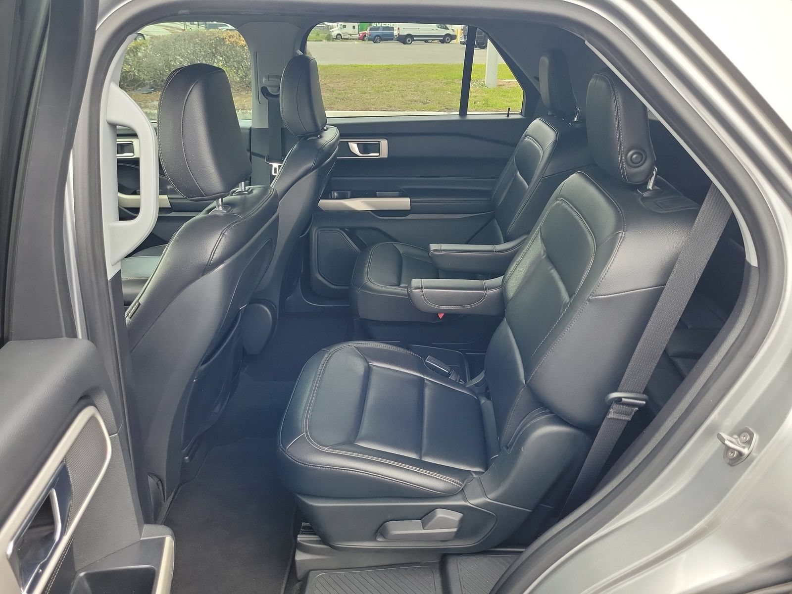 Certified 2020 Ford Explorer XLT w/ Equipment Group 202A RWD image 11