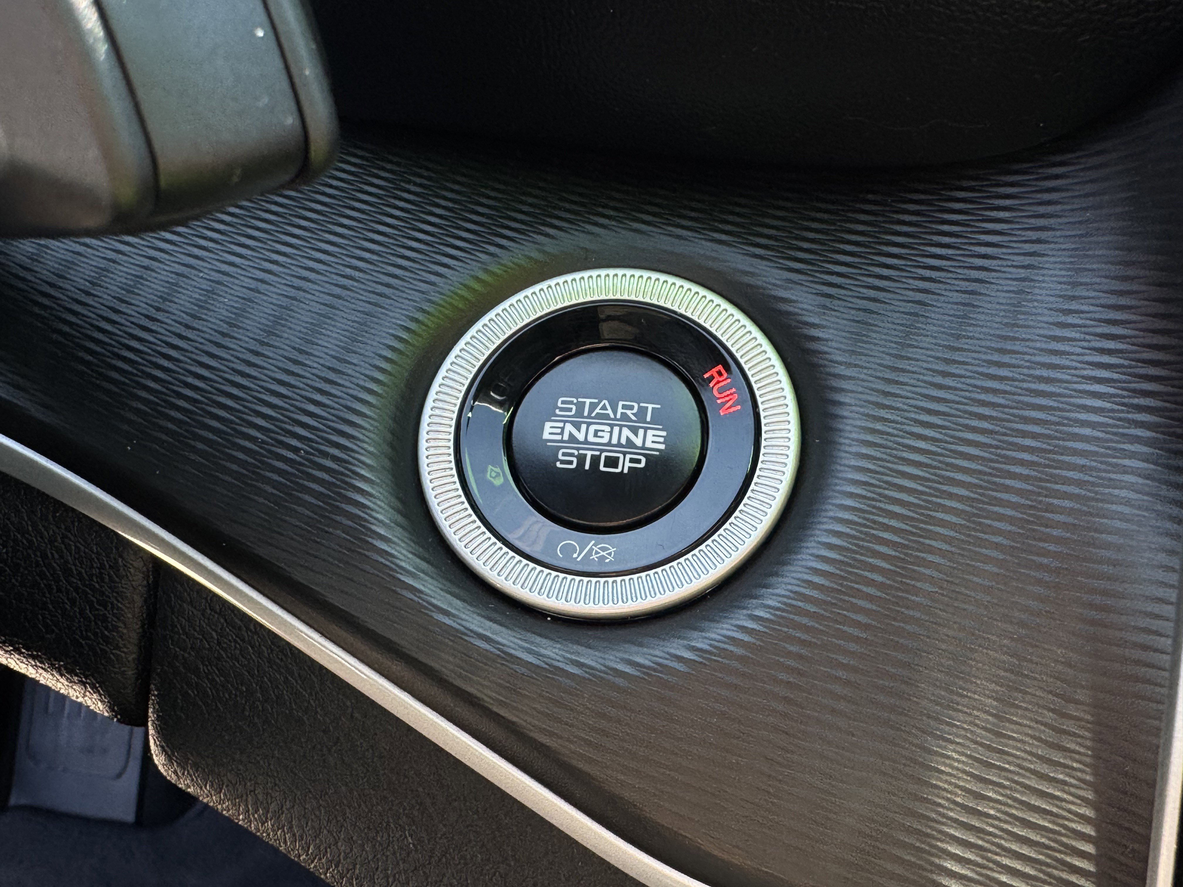 Used 2025 Jeep Grand Cherokee L Laredo image 23