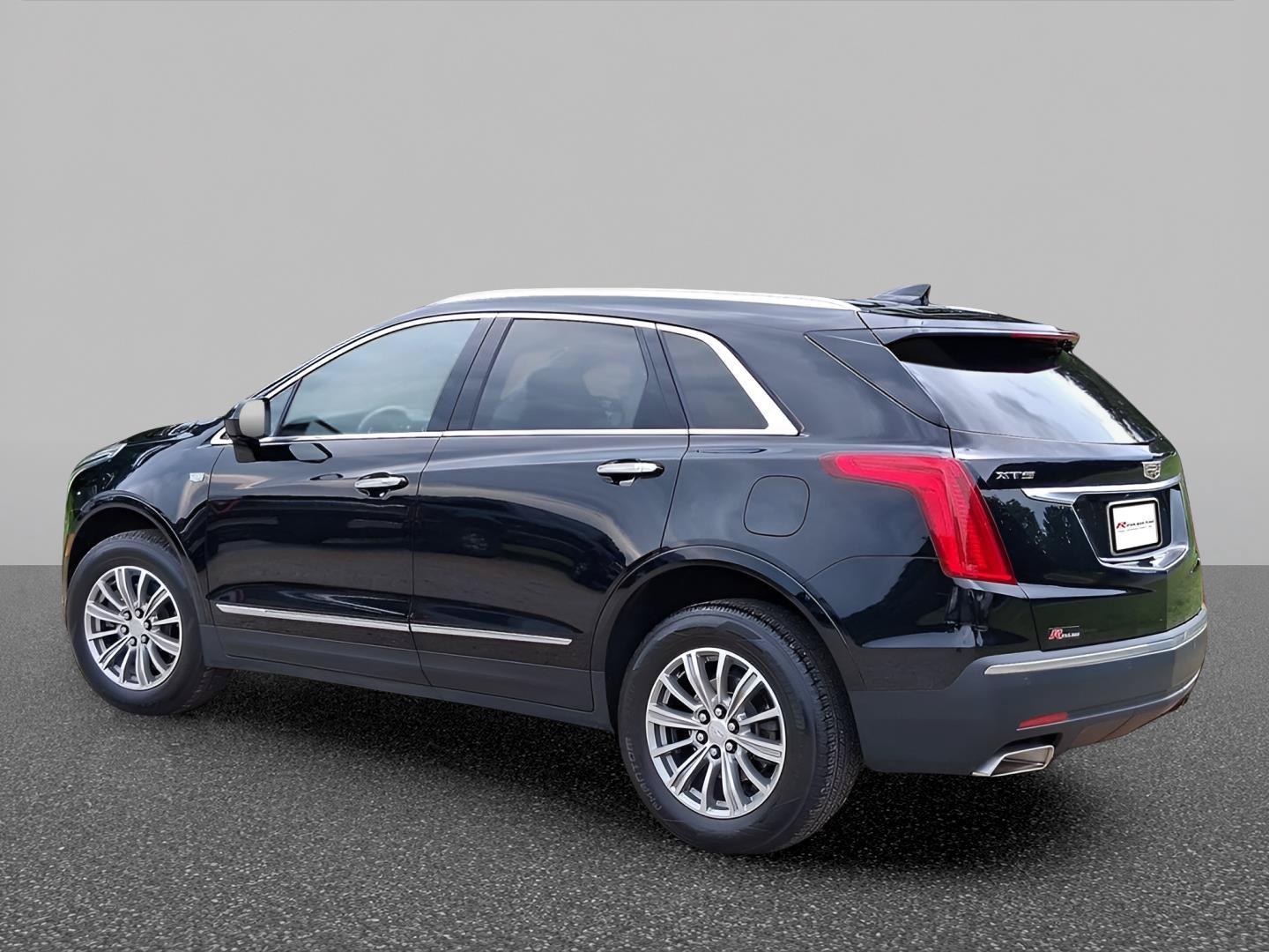 Used 2019 Cadillac XT5 Premium Luxury w/ Driver Assist Package FWD image 4