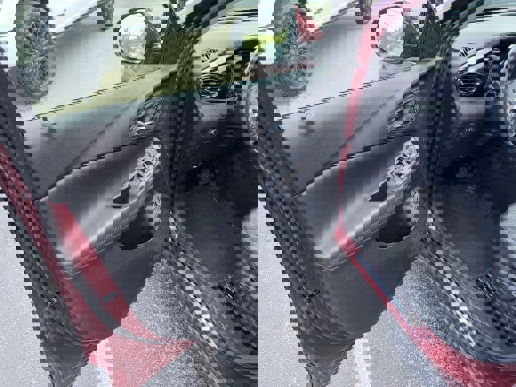 Used 2023 Buick Encore GX Essence w/ Experience Buick Package image 12