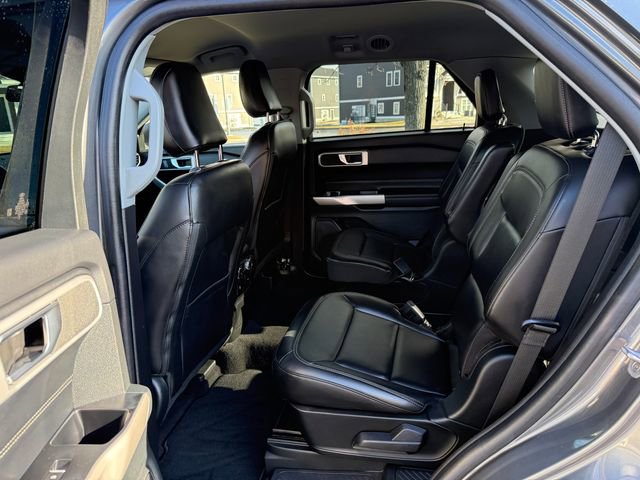 Certified 2022 Ford Explorer XLT w/ Equipment Group 202A image 4