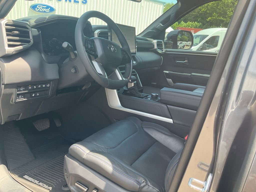 Used 2025 Toyota Sequoia Platinum AWD/4WD image 15