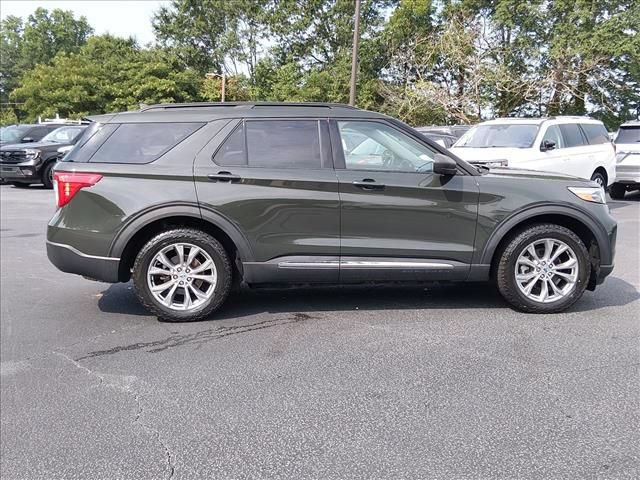 Certified 2023 Ford Explorer XLT w/ Equipment Group 202A AWD/4WD image 3