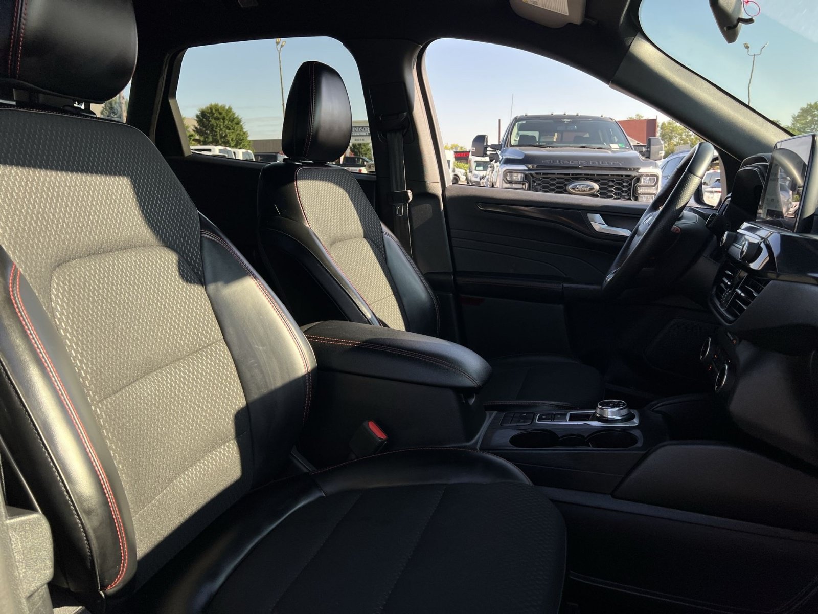Certified 2025 Ford Escape ST-Line Select AWD/4WD image 25