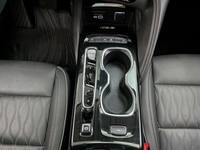 Used 2022 Buick Envision Avenir w/ Safety Package FWD image 32