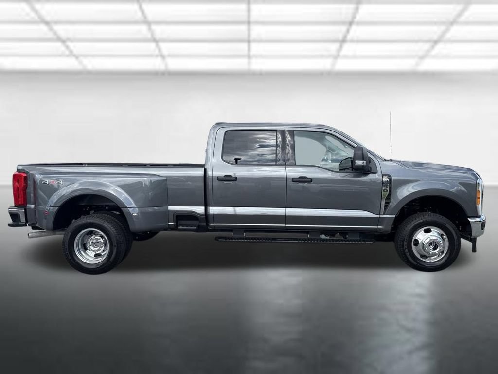 Certified 2026 Ford F350 XLT AWD/4WD image 32