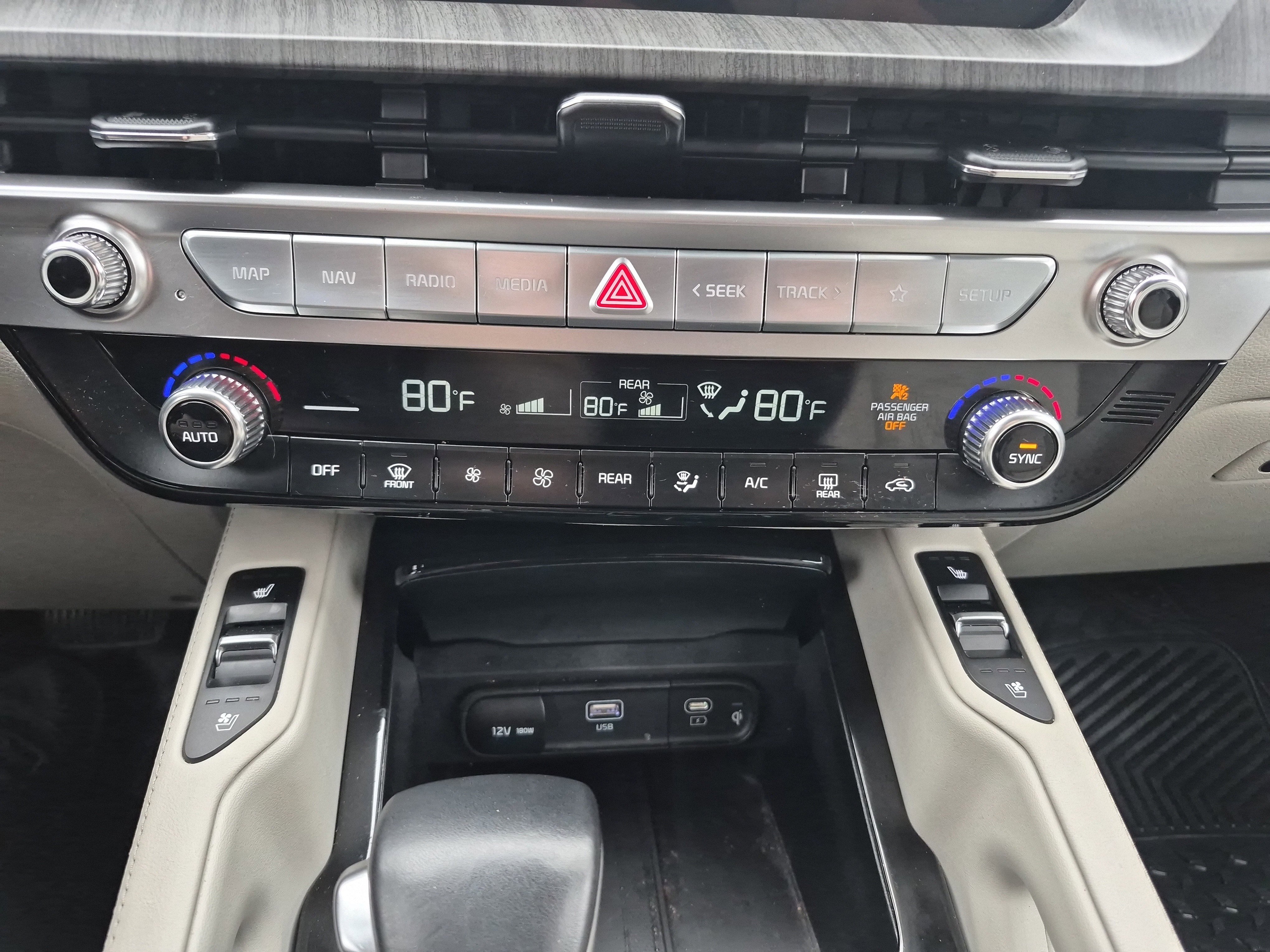 Used 2024 Kia Telluride EX w/ EX Captain's Chair Package image 33