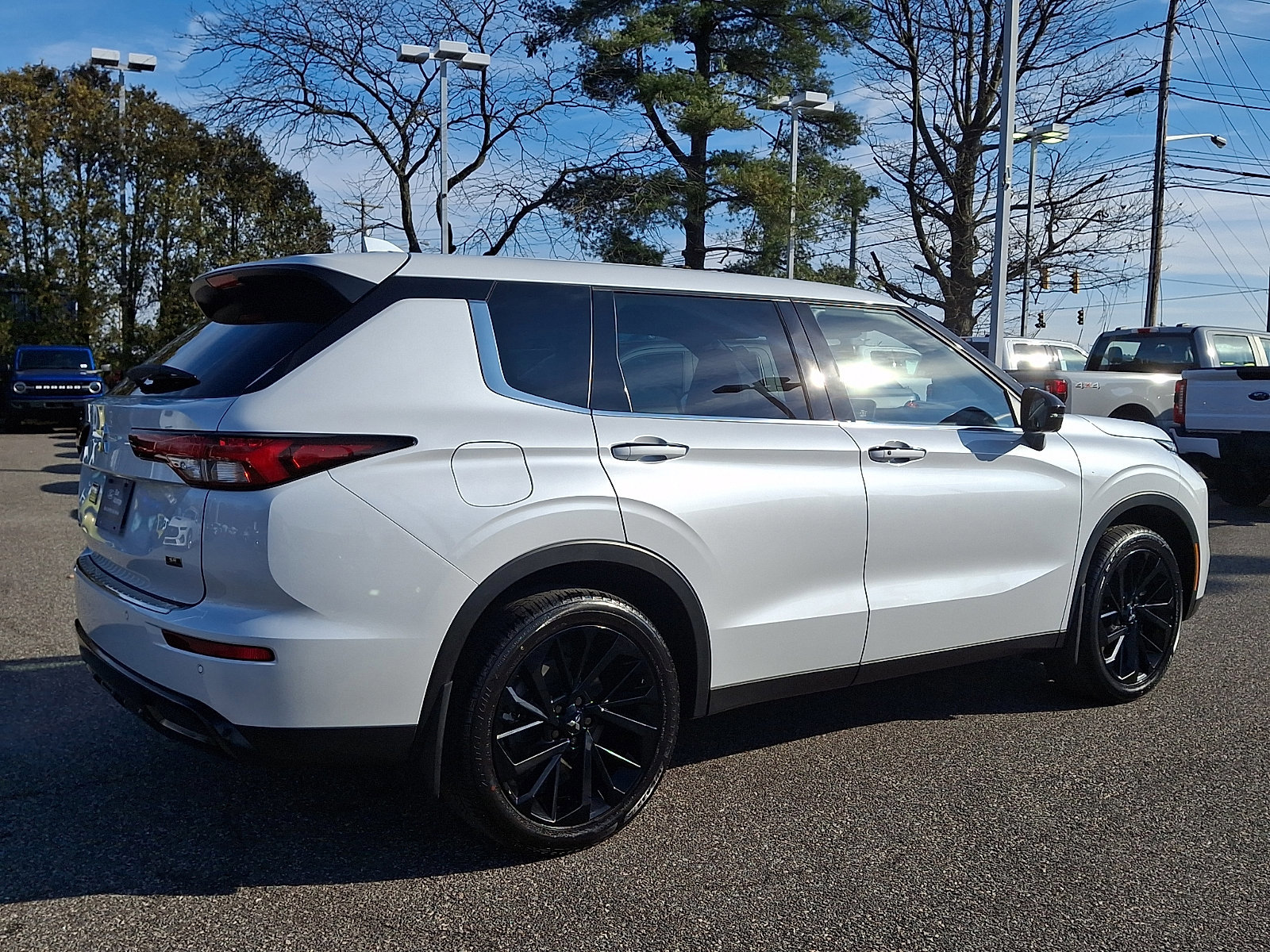 Used 2023 Mitsubishi Outlander SE Black Edition image 8