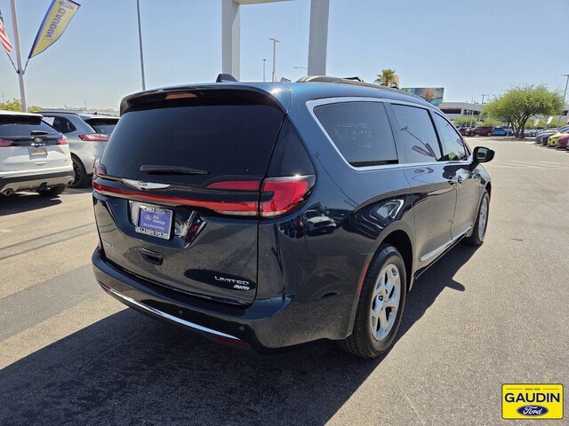 Used 2023 Chrysler Pacifica Limited w/ Uconnect Theater Family Group AWD/4WD image 7