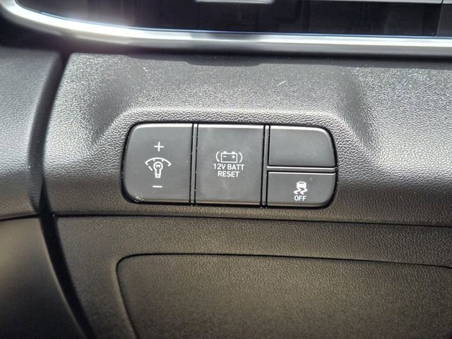 Used 2025 Hyundai Elantra Limited FWD image 21