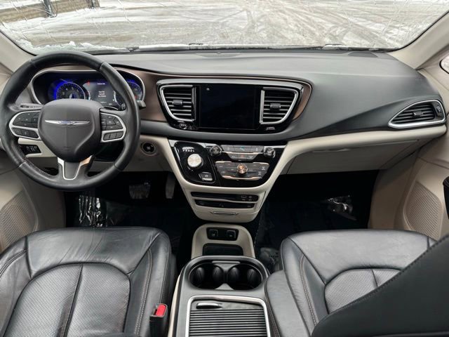 Used 2018 Chrysler Pacifica Touring-L Plus image 11