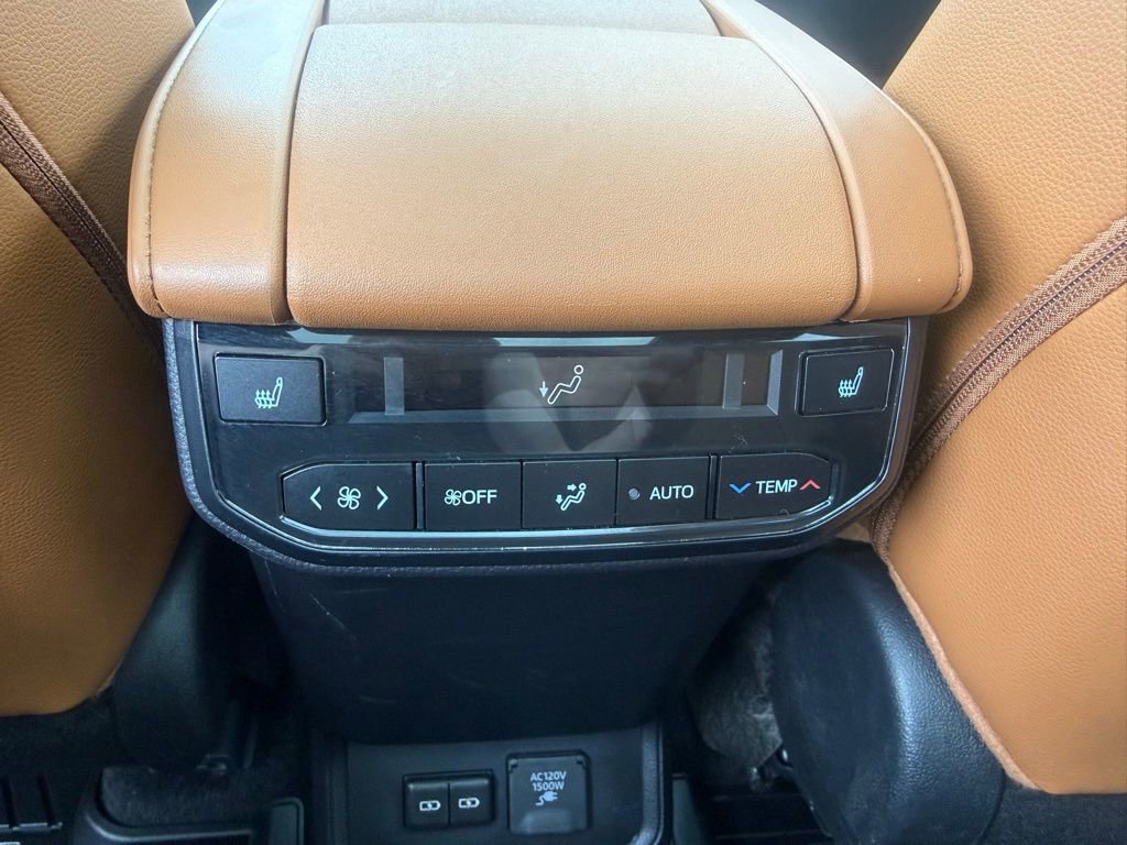 Used 2025 Toyota Highlander Platinum AWD/4WD image 34