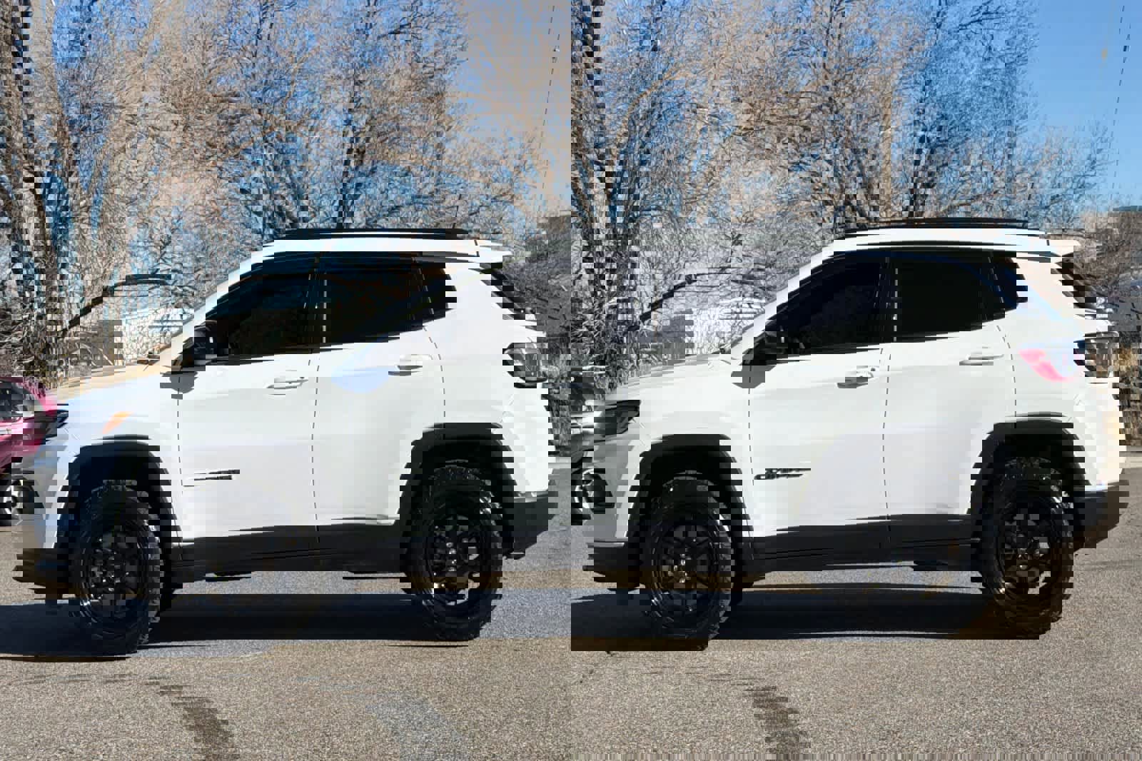 Used 2023 Jeep Compass Latitude image 2