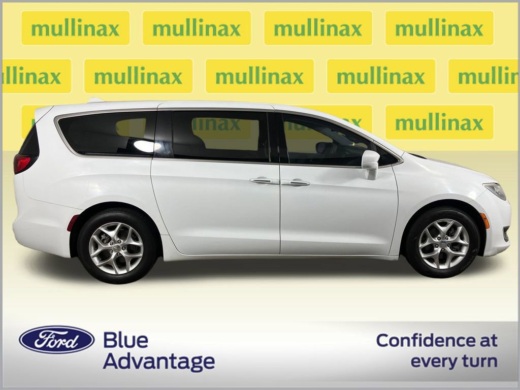 Used 2019 Chrysler Pacifica Touring Plus w/ Tire & Wheel Group image 6