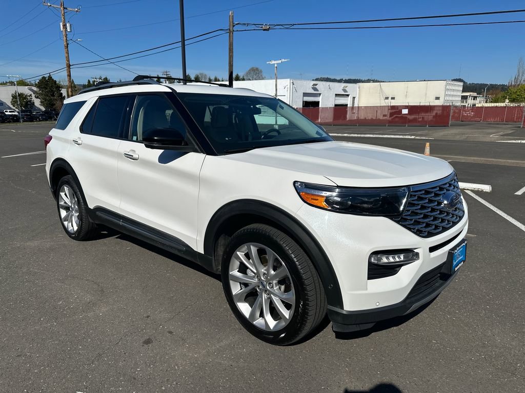 Certified 2022 Ford Explorer Platinum w/ Equipment Group 601A AWD/4WD image 9