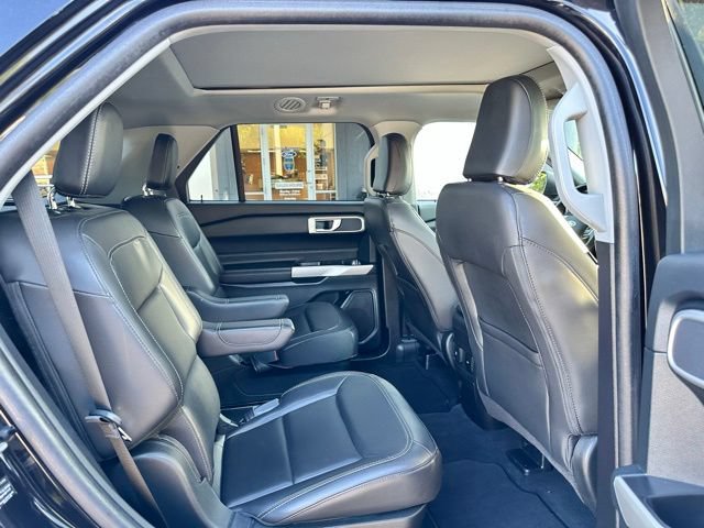 Certified 2022 Ford Explorer XLT w/ Equipment Group 202A AWD/4WD image 46