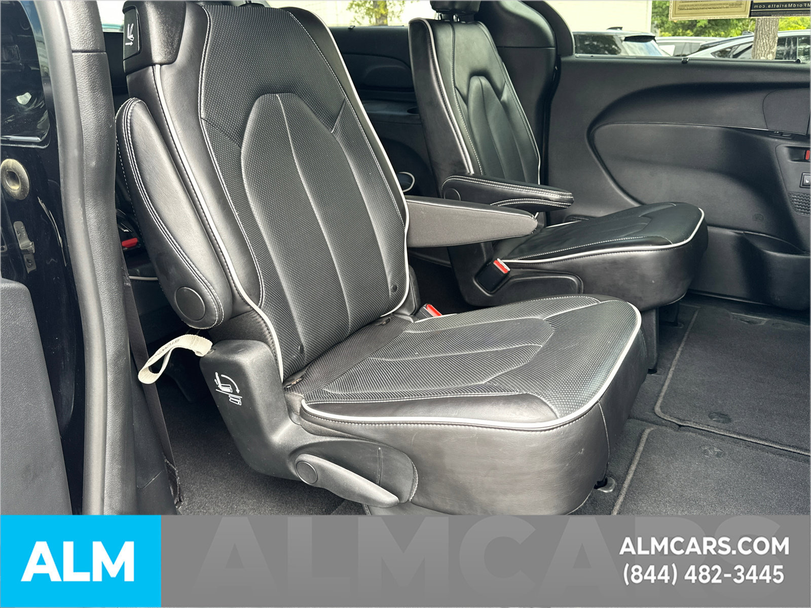 Used 2025 Chrysler Pacifica Limited FWD image 17