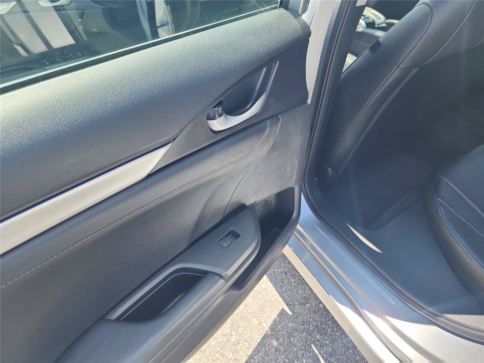 Used 2017 Honda Civic EX-L image 19