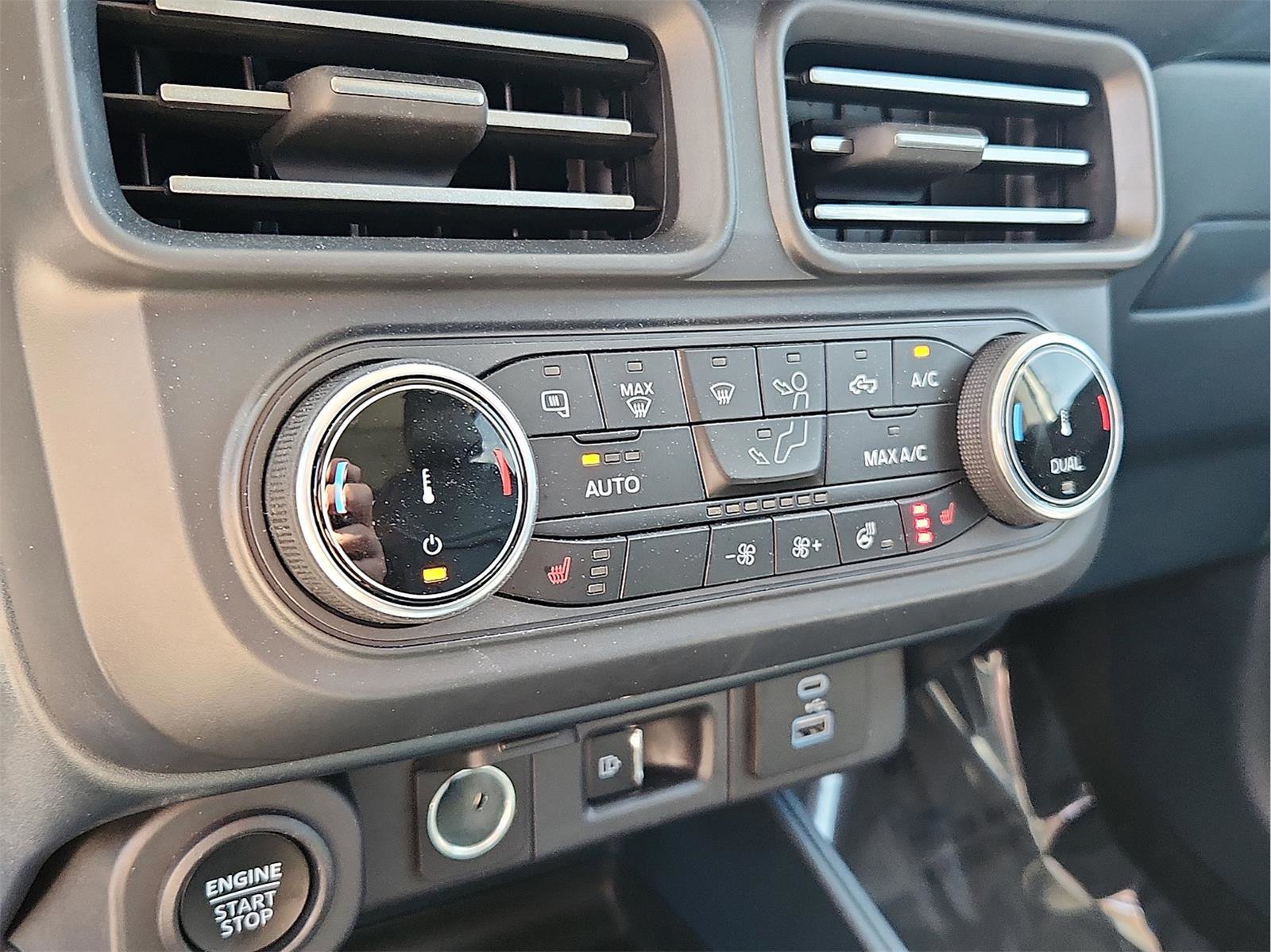 Certified 2024 Ford Maverick Lariat w/ Black Appearance Package image 12