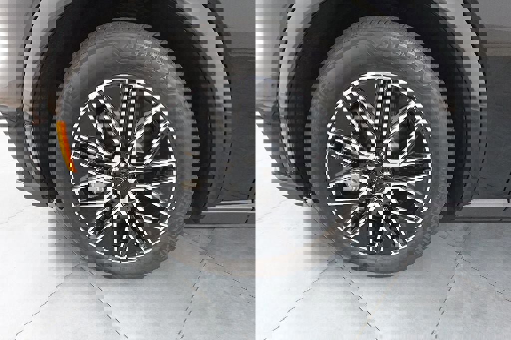 Certified 2025 Ford Mustang Mach-E Premium image 28