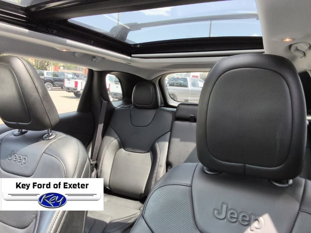 Used 2022 Jeep Cherokee Limited AWD/4WD image 23