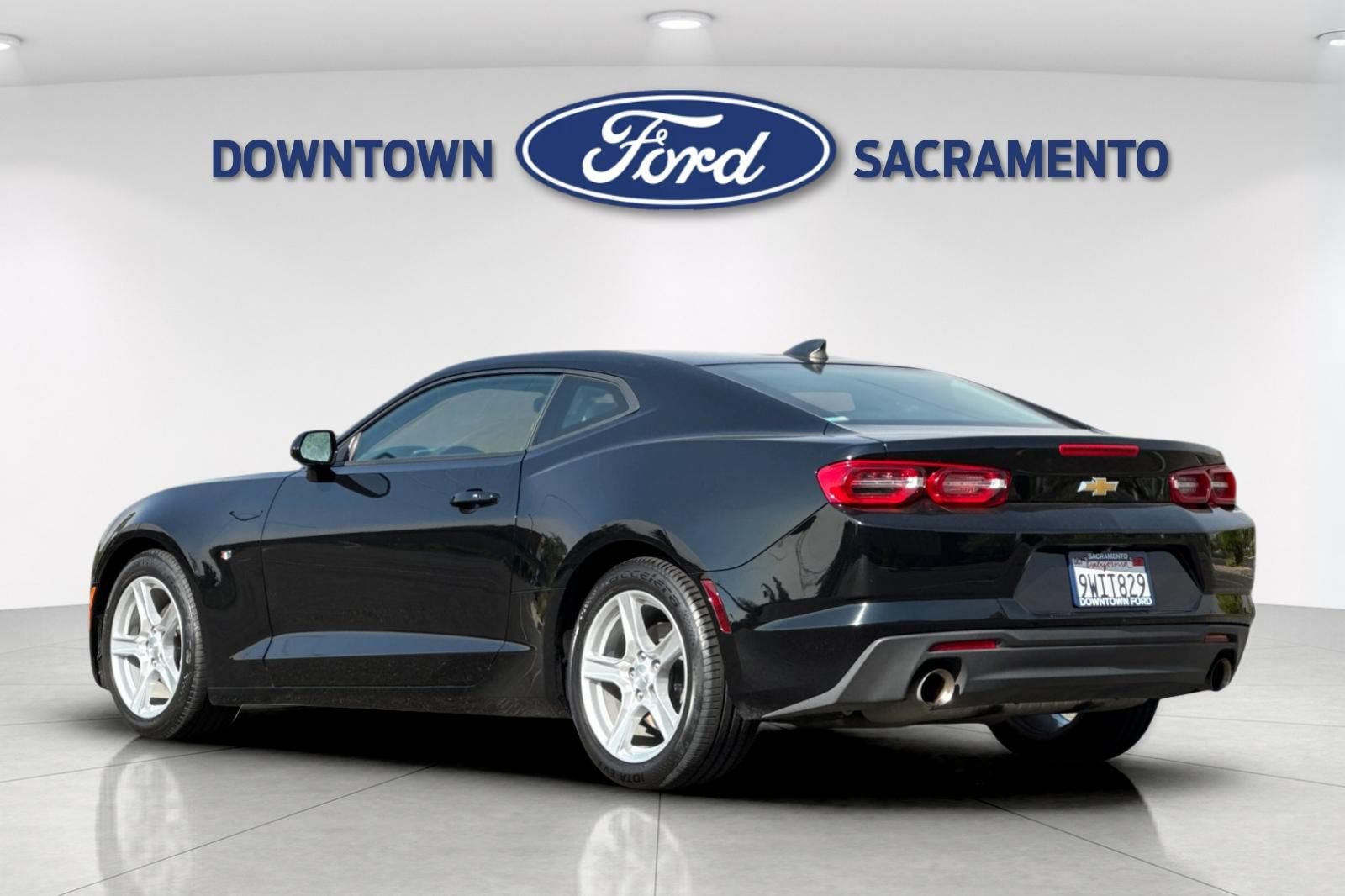 Used 2023 Chevrolet Camaro LT RWD image 8