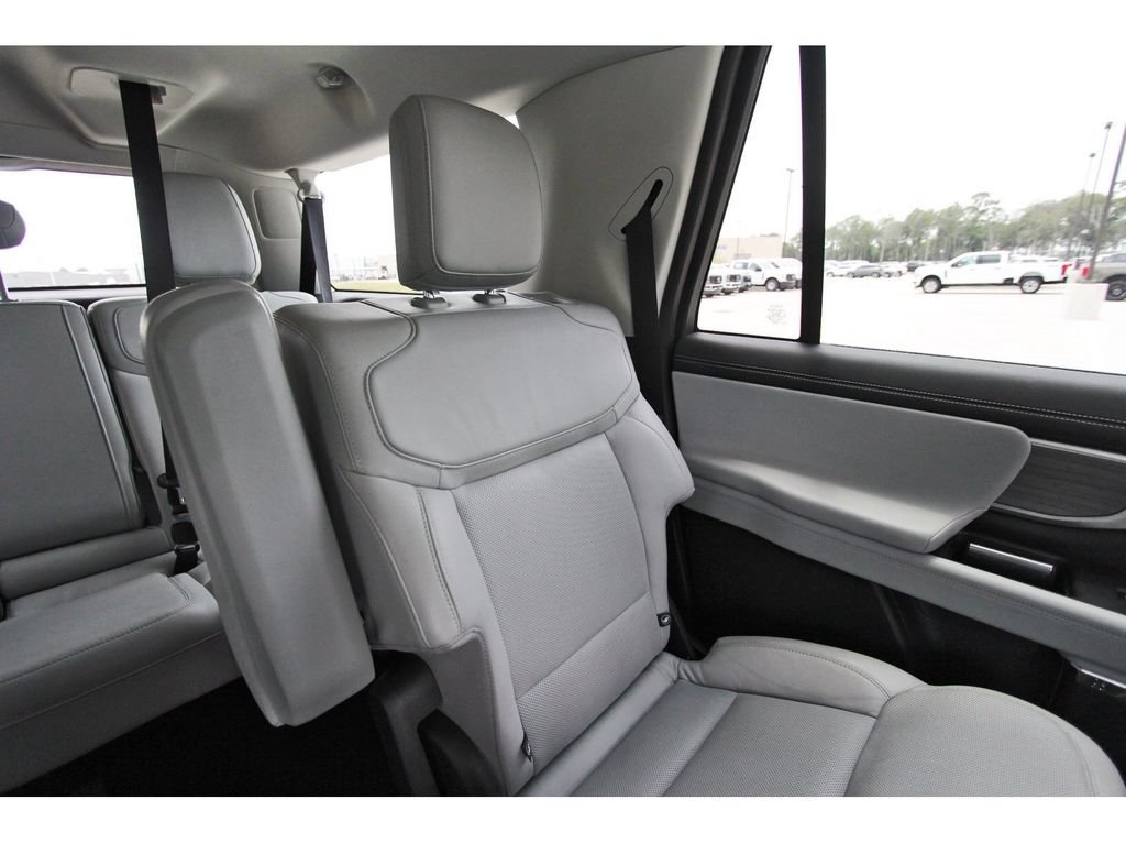 Certified 2025 Ford Expedition Max Platinum w/ Driver's Package AWD/4WD image 13