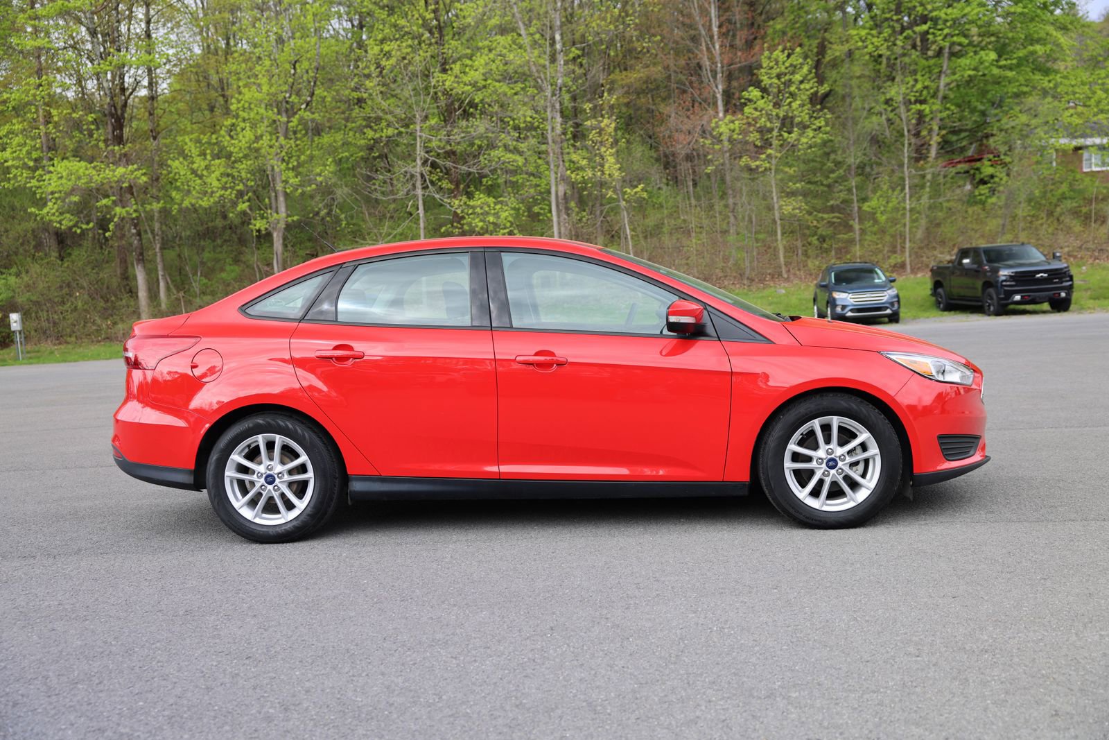 Certified 2017 Ford Focus SE FWD image 4