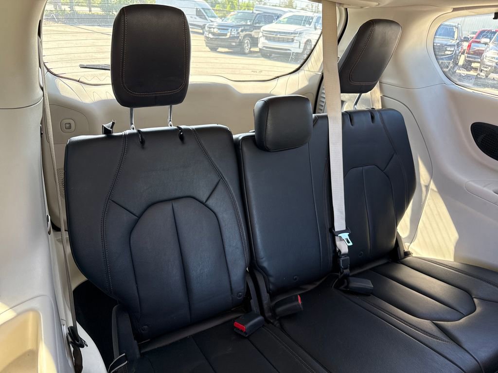 Used 2017 Chrysler Pacifica Touring-L w/ 13 Speaker Alpine Sound Group image 25