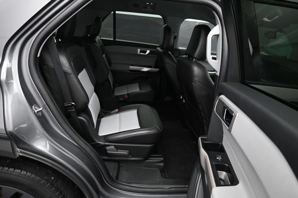 Certified 2023 Ford Explorer XLT w/ Equipment Group 202A RWD image 27