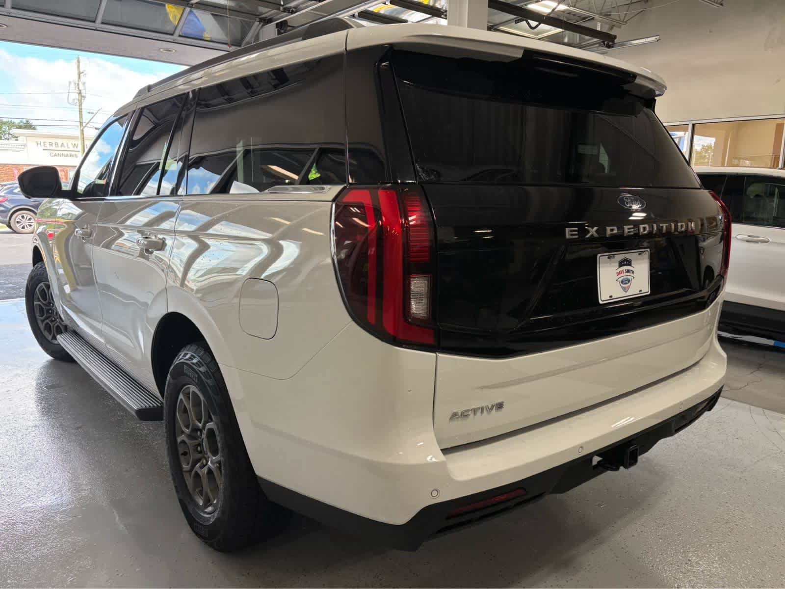 Certified 2025 Ford Expedition Active AWD/4WD image 6