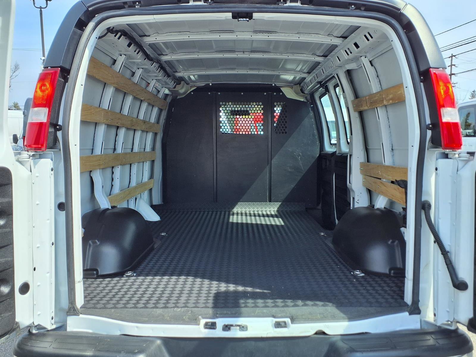 Used 2024 GMC Savana 2500 w/ Driver Convenience Package image 15