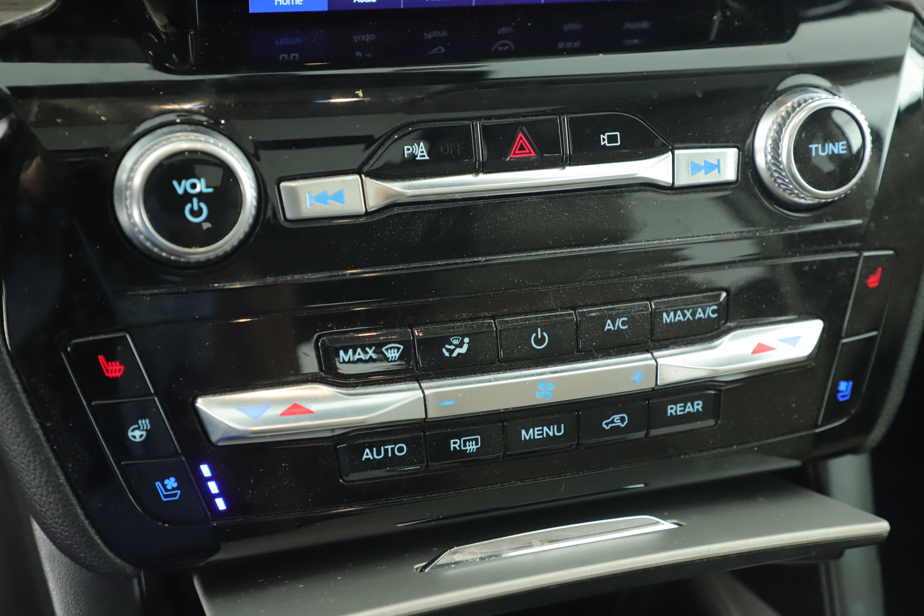 Certified 2022 Ford Explorer Limited w/ Limited Technology Package image 14