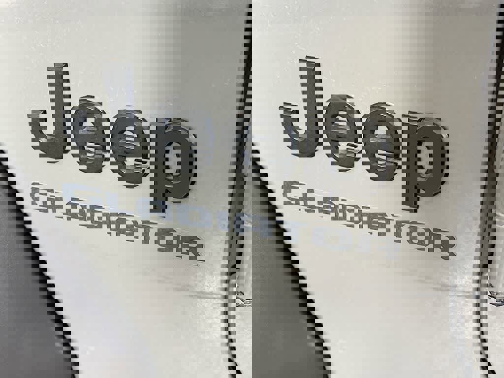 Used 2022 Jeep Gladiator Sport image 10