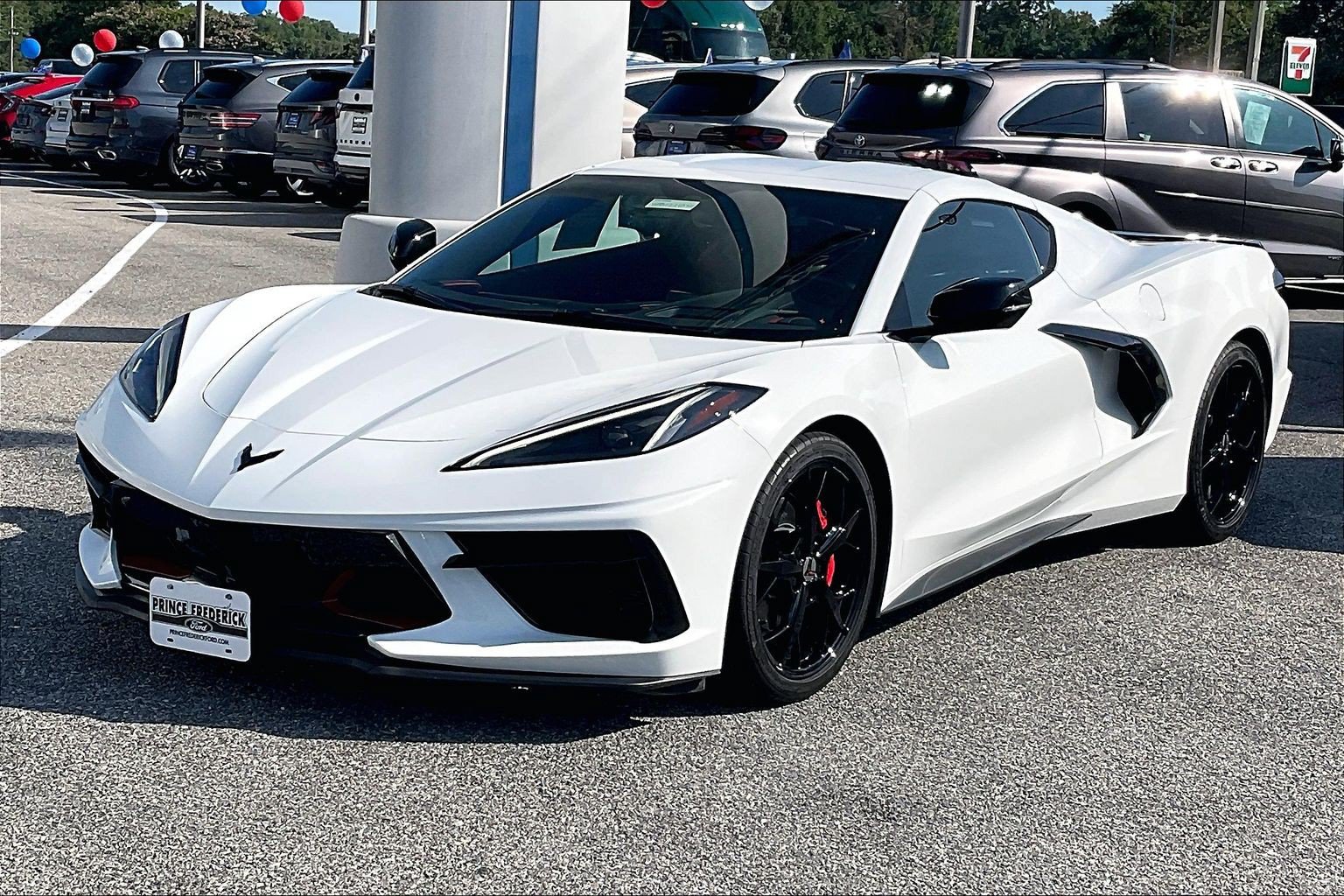 Used 2022 Chevrolet Corvette Stingray Preferred Cpe w/ Engine Appearance Package RWD image 3