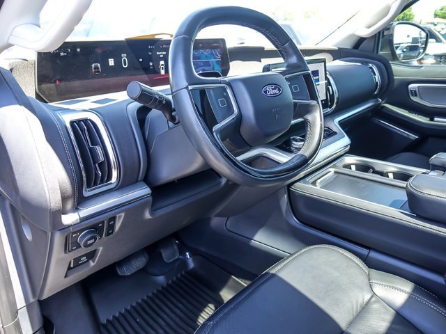 Certified 2025 Ford Expedition Platinum w/ Driver's Package AWD/4WD image 9