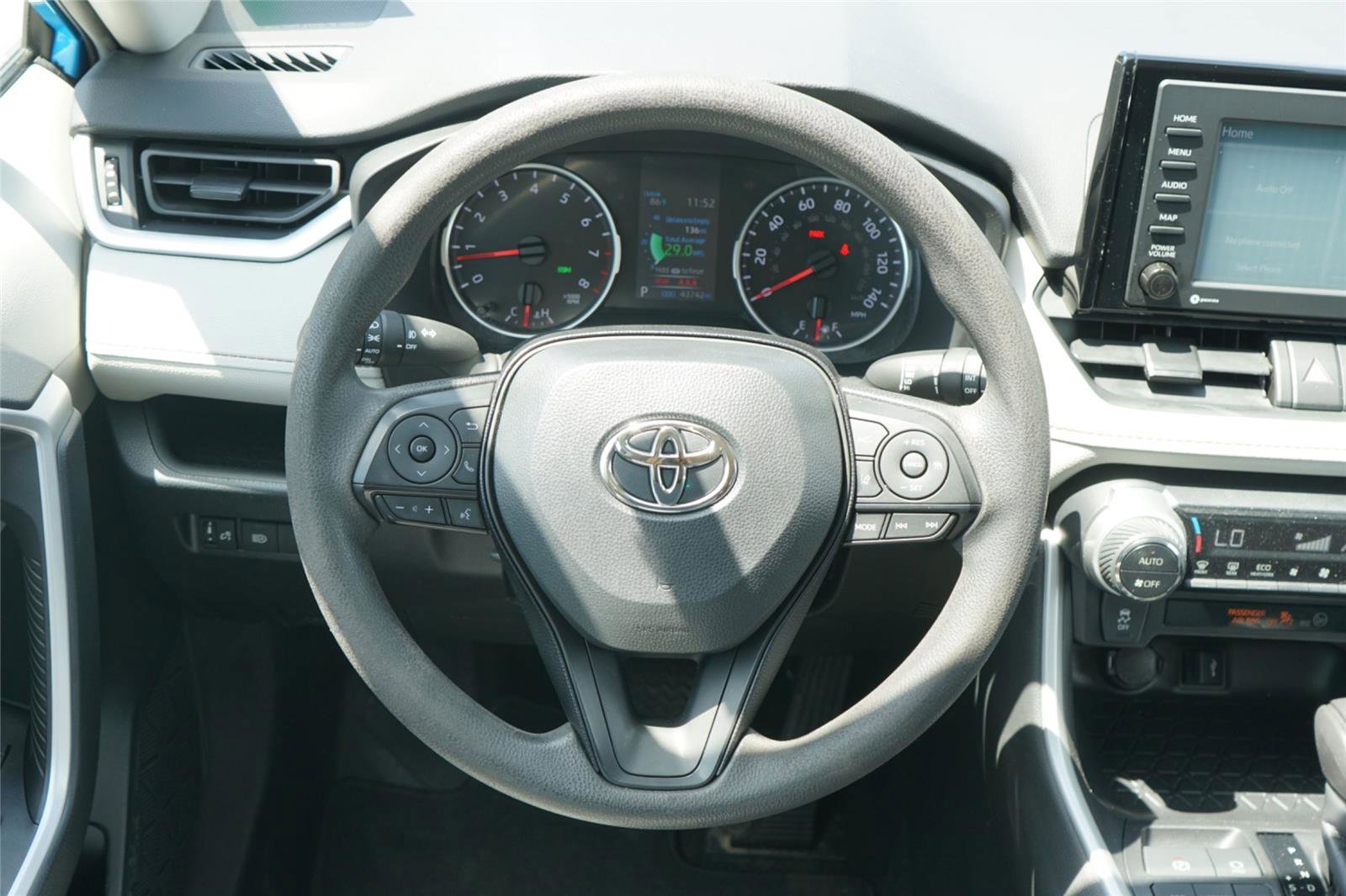 Used 2020 Toyota RAV4 XLE FWD image 26