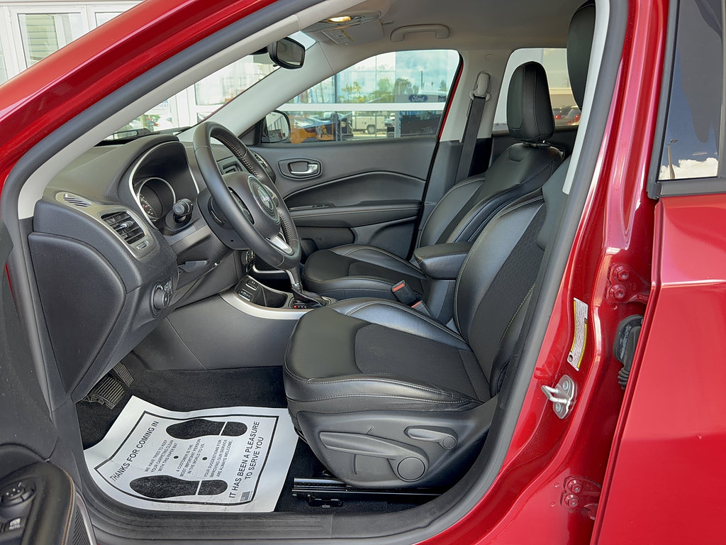 Used 2018 Jeep Compass Latitude FWD image 12