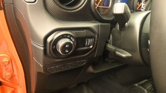 Used 2025 Jeep Gladiator Rubicon AWD/4WD image 15