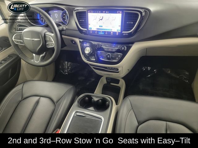 Used 2024 Chrysler Pacifica Touring-L FWD image 32
